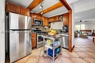 Building Photo - 6709 N Kendall Dr