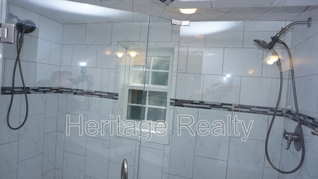 Building Photo - 529 Bardon Rd NW