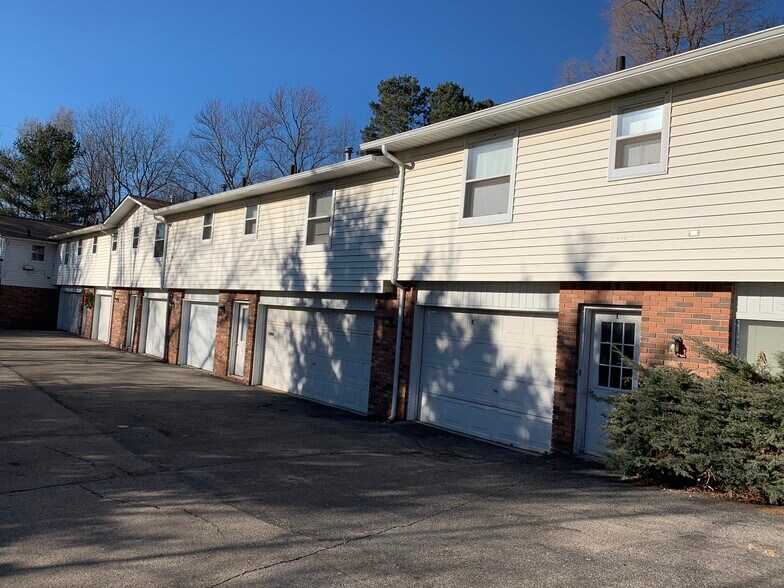 Lower, rear entry doors and garages. - 1583 highland park dr