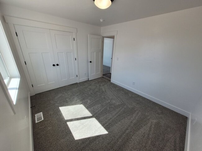 Building Photo - **LEASE TAKEOVER** PLEASE CONTACT CURRENT TENANT: LISA @ (208) 569-2040 CURRENT TENANT WILLING TO...