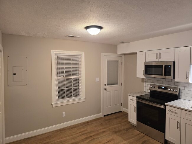 Building Photo - 8108 Timberlake Rd