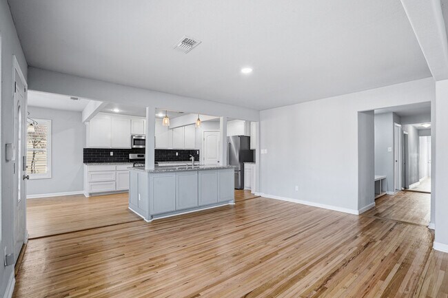 Building Photo - 2933 S Hills Ave