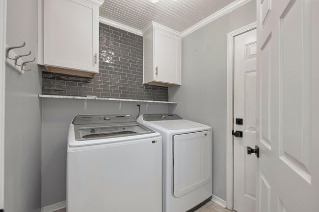 Building Photo - 4268 Lancaster Dr