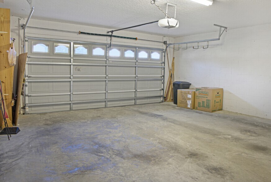 Building Photo - 126 Spring Glen Dr