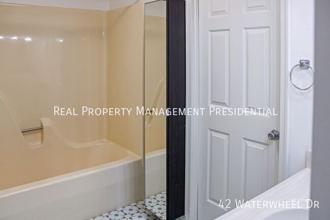 Building Photo - 42 Waterwheel Dr