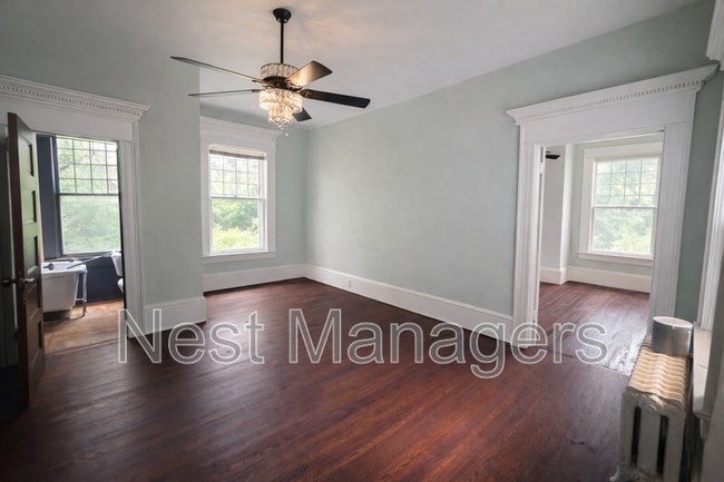 Building Photo - 716 Athens Ave