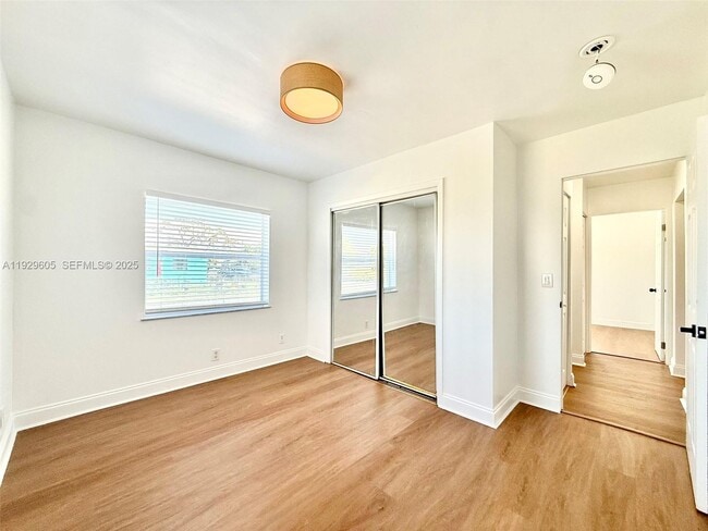 Building Photo - 2403 Scott St