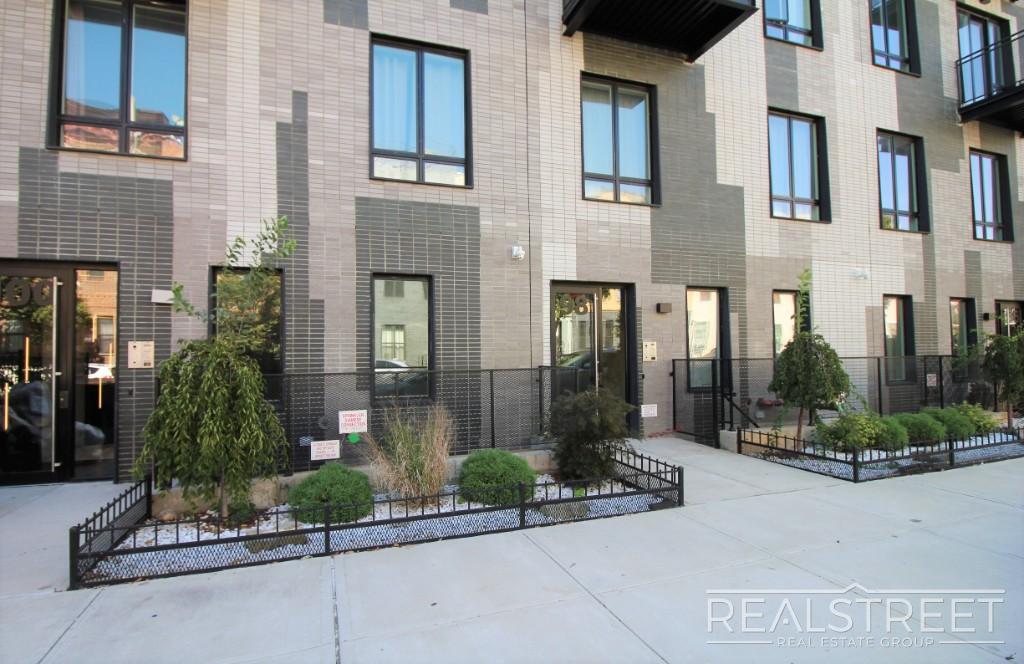 Building Photo - Luxury 2 BR in Bushwick with Balcony & Roof Deck!