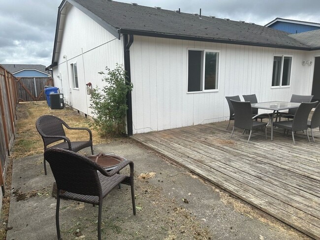Building Photo - Cozy 3-bedroom rambler in Village Green av...