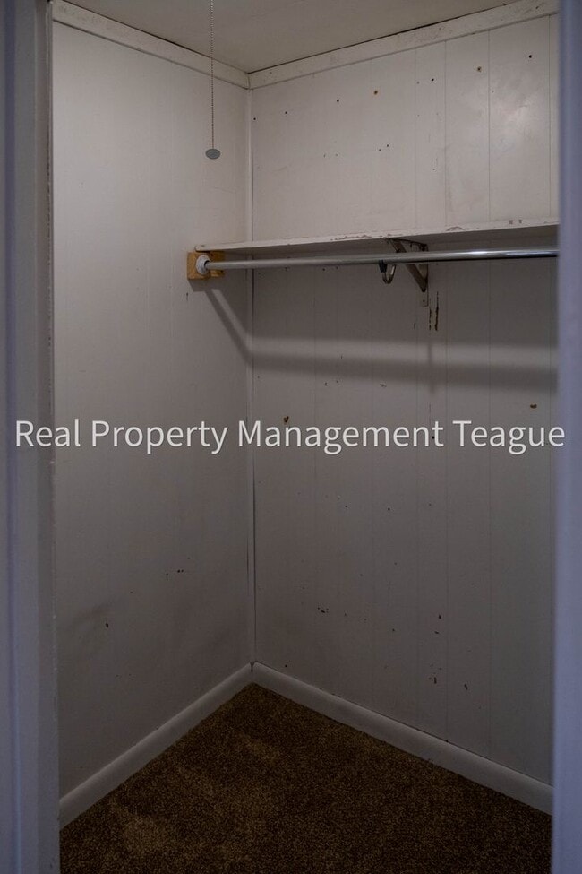 Building Photo - 1 S Main St