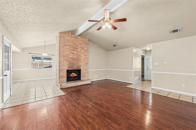 Building Photo - 609 Riverwood Dr