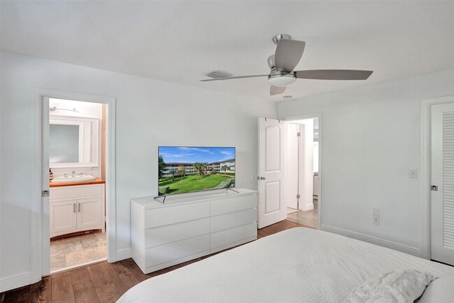 Building Photo - 2501 S Ocean Blvd