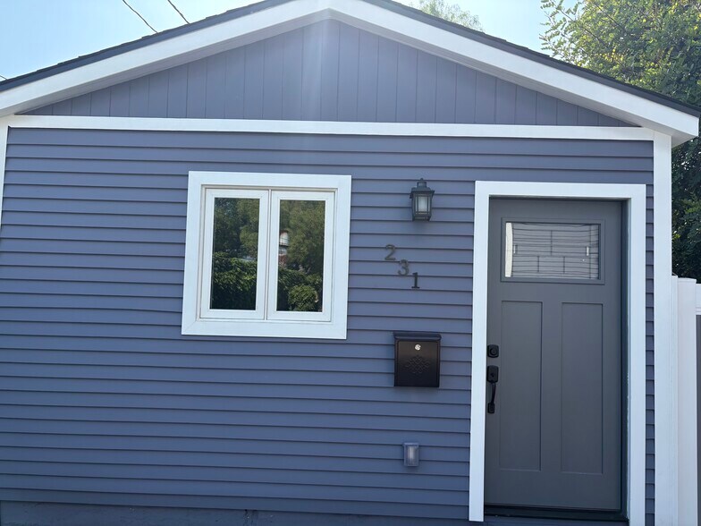 Front - 231 Vista Ave