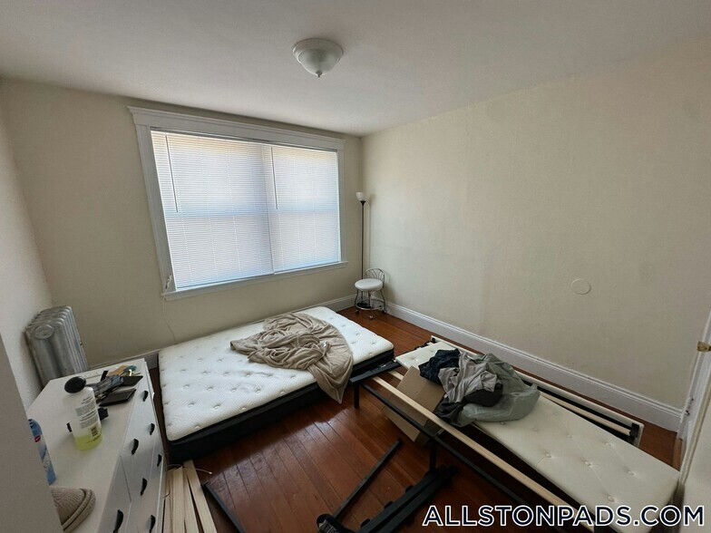 Building Photo - 518 Cambridge St