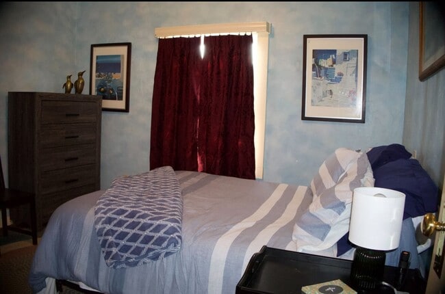 Building Photo - 3 Bedrooms 2 baths Beach House in the City...