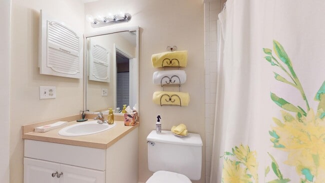 Building Photo - 5037 Village Garden Dr