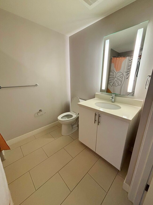 Building Photo - Symphony Honolulu - 2 Bedroom, 2 Bathroom,...