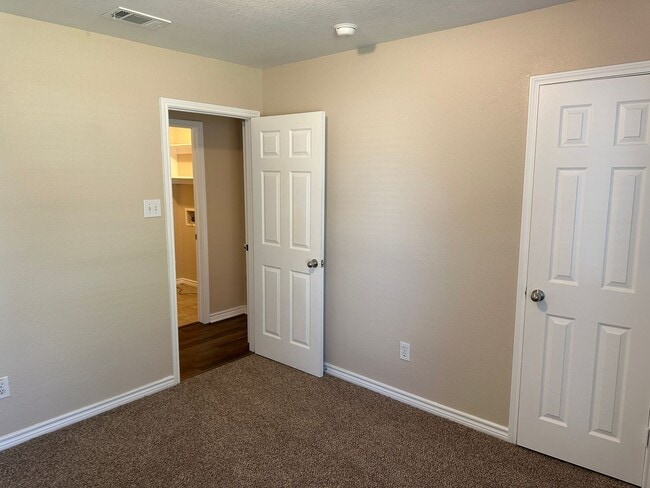 Building Photo - Elegant One-Story Living in the Heart of Sendera Ranch!