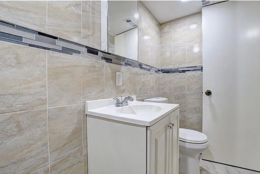 Building Photo - 5517 Willow Ave