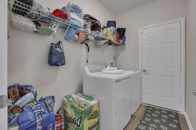 Building Photo - 5920 Triplett Square