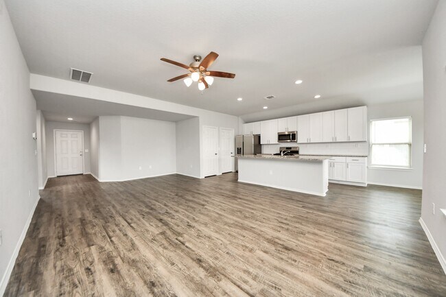 Building Photo - 20715 Southern Wds Blvd