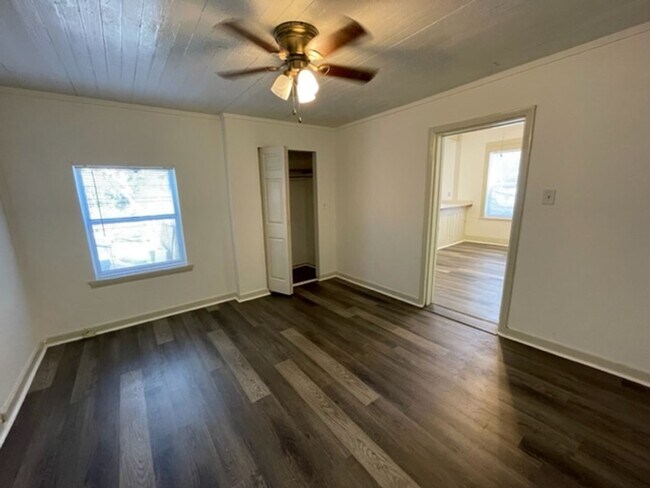 Building Photo - Large One Bedroom In Duck Pond Available in August!!!!