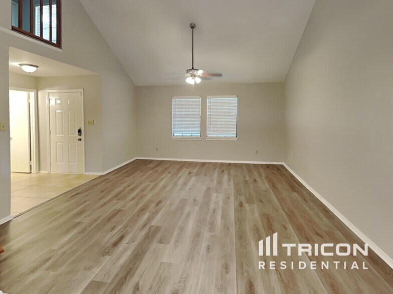 Building Photo - 1378 Southridge Dr