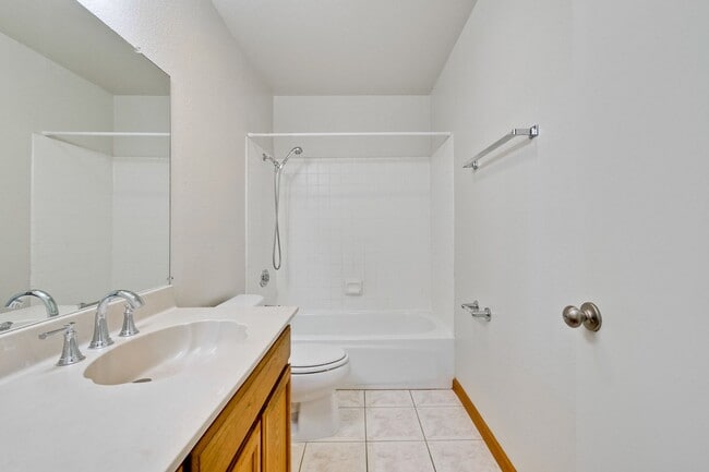 Building Photo - Hardwood Floors- A/C- Full Bedroom and Bath on First Floor: Fresh Paint