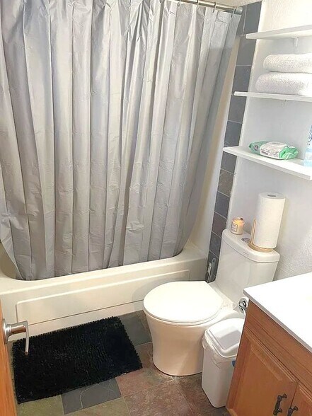 Building Photo - 2418 Fir Dr