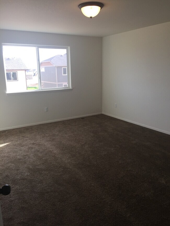 Building Photo - Spacious 3 Bed, 2 1/2 Bath in Berthoud