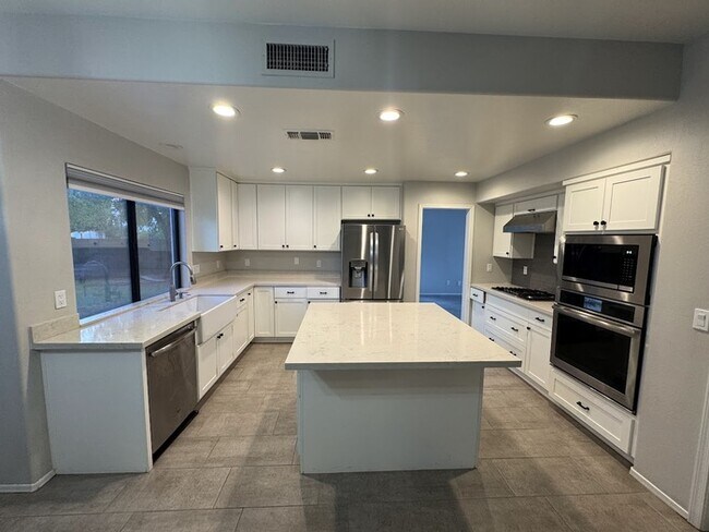 Building Photo - Marshall Ranch - Solar - Pool W/service included