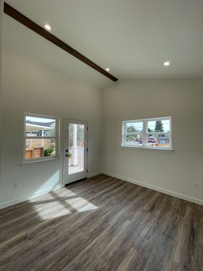 Building Photo - 121 Nelson St