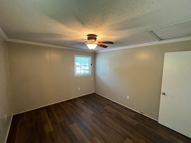 Building Photo - Charming 3-bedroom, 1.5-bathroom property in Pfafftown