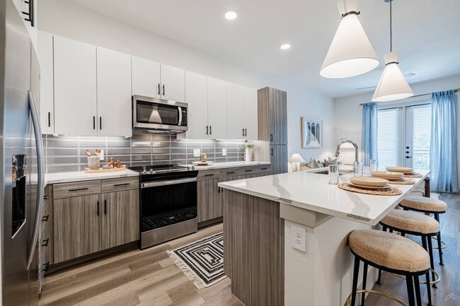 Building Photo - Presidium Valley View