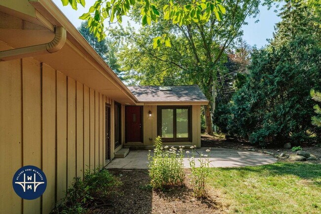 Building Photo - 15685 Brojan Dr