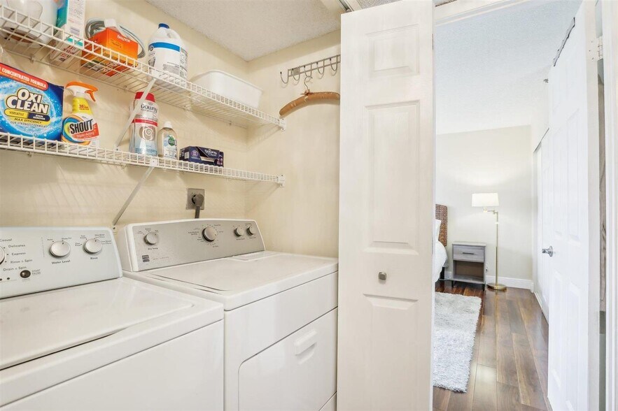 Building Photo - 7153 Promenade Dr