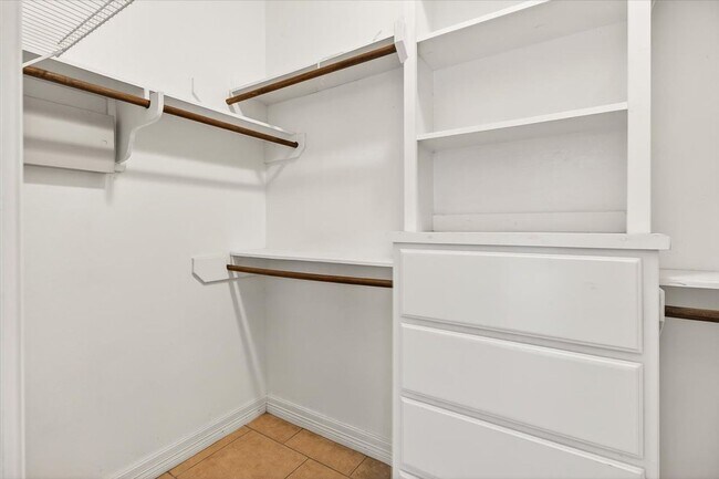 Building Photo - 6901 Anastasia Dr