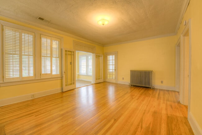 Building Photo - 296 N. Willett