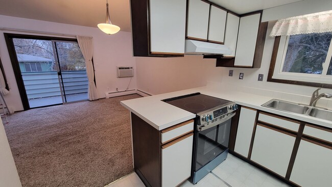 Building Photo - Two Bedroom Townhome Available For Rent in...