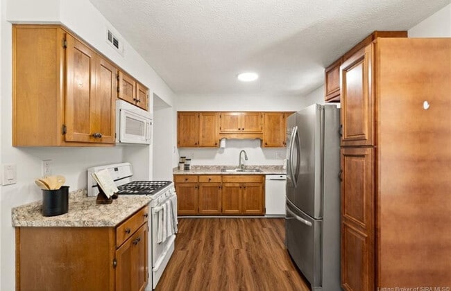 Building Photo - 2012 Blue Teal Ln