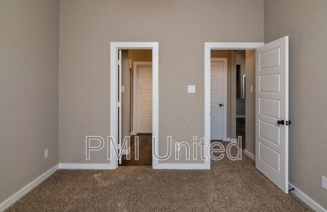 Building Photo - 649 Harvest Moon Dr