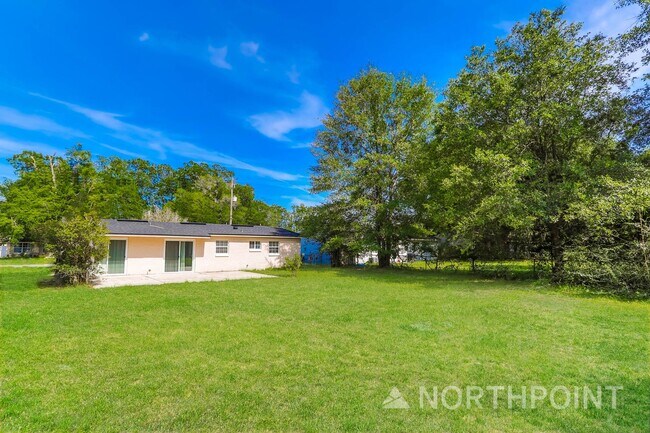 Building Photo - 3 BR/1.5BA | Newly Renovated Single Family Home |  Huge backyard|In Jacksonville!