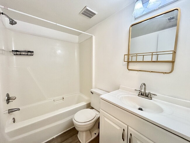 Building Photo - Gorgeous Updated Condo In Virginia Beach!