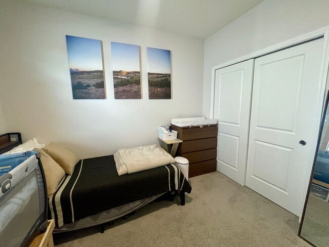 Building Photo - 3 Bed 2 Bath Available Now In Mccordsville!