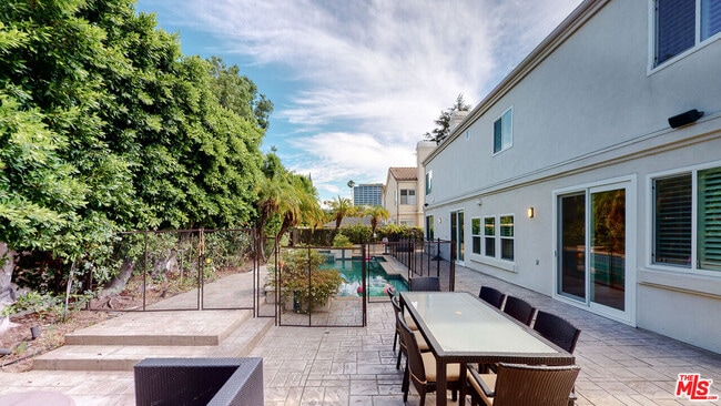 Building Photo - 4950 Densmore Ave