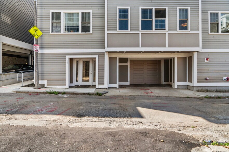 Building Photo - 161 Tudor St