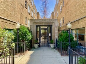 Building Photo - 685 1/2 W Wrightwood Ave