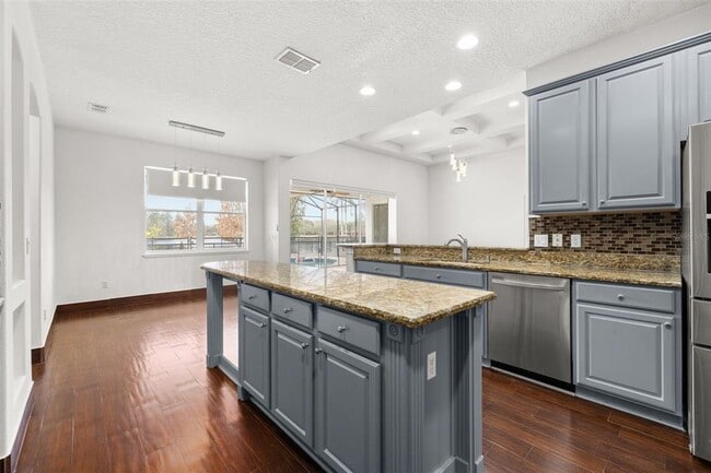 Building Photo - 9484 Walnut Crest Dr