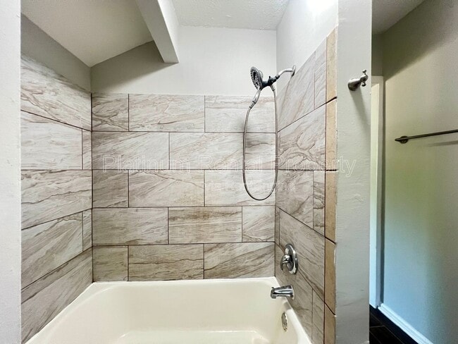 Building Photo - 440 Roy St SW