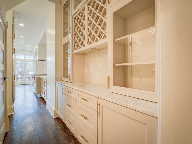 Building Photo - 1022 Park Rd NW